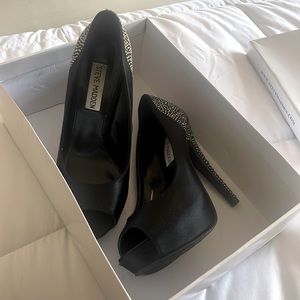 Steve Madden Playy-R Peep-Toe Heels